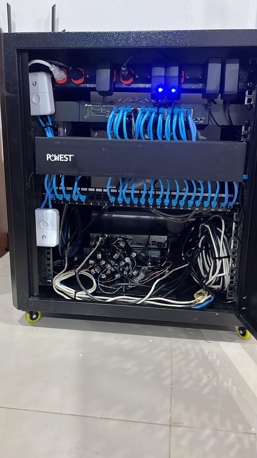 Instalacion de equipos activos en rack