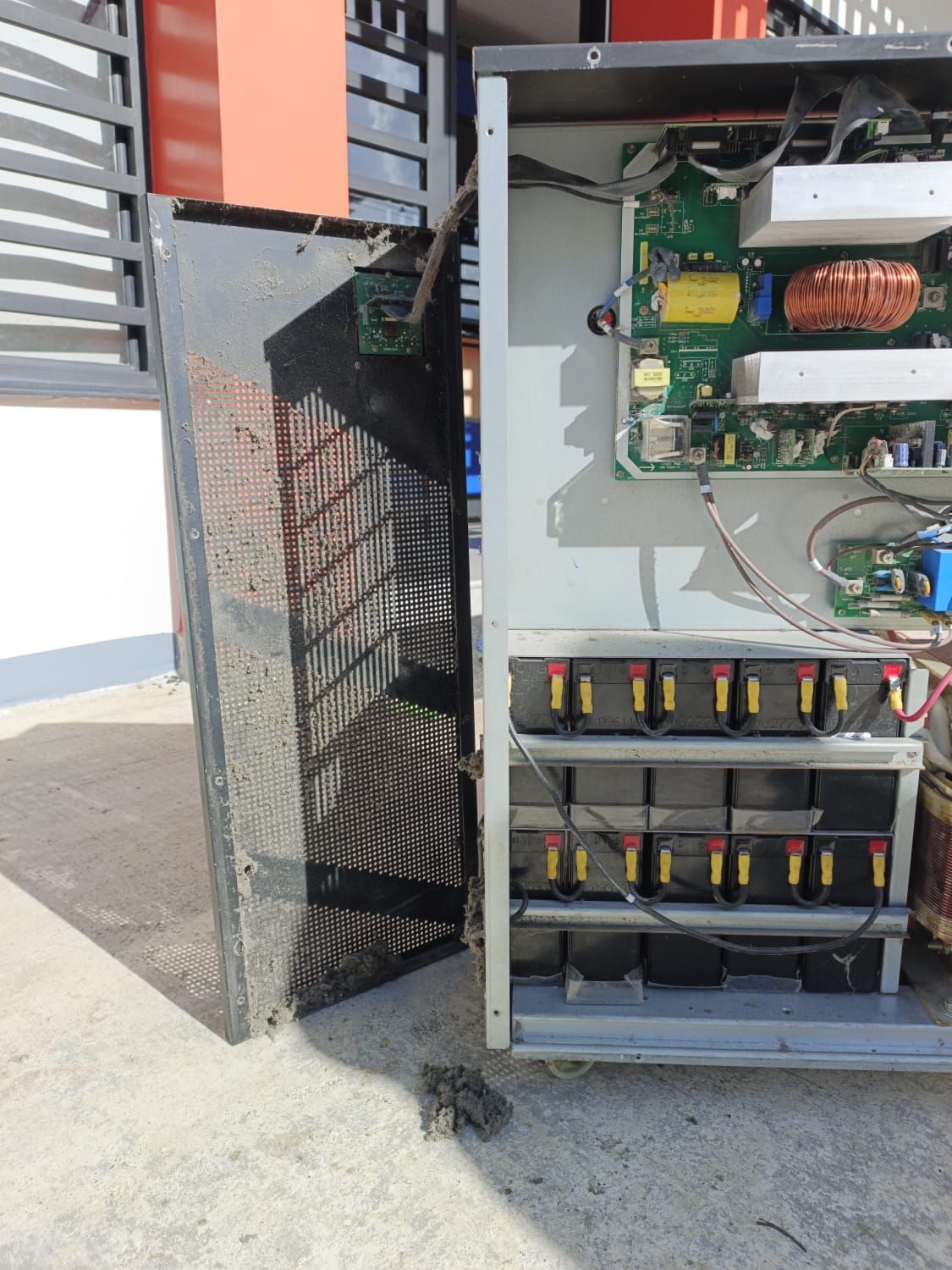 Instalacion de UPS para respaldo de energia